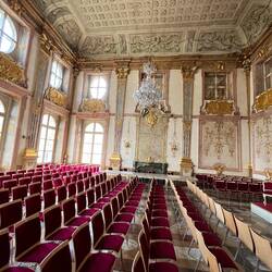 Marmorsaal des Schlosses; zur standesamtlichen Trauung passen hier etwas mehr als 10 Personen rein