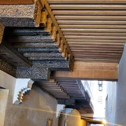 Hier mal eine sehr gut erhaltene Decke in den Gängen der Medina. Gehört zu einer Moschee.