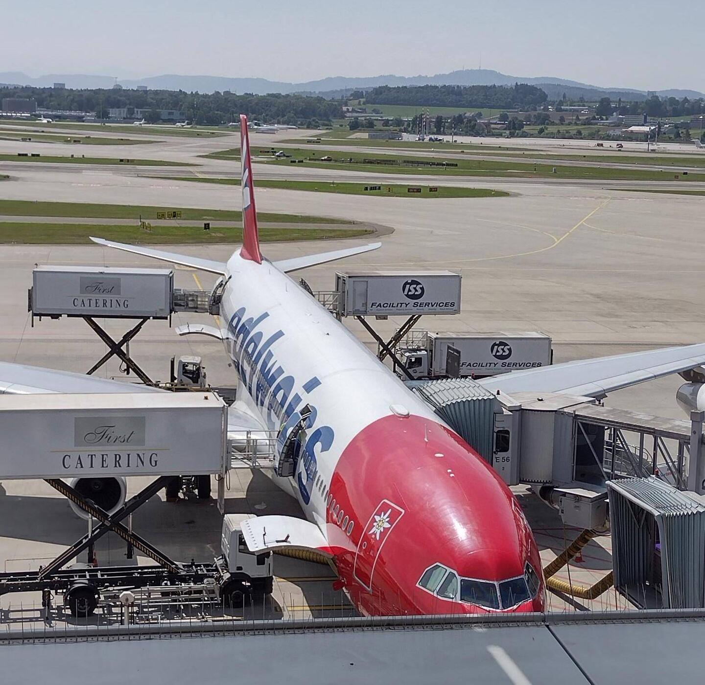 Unser Flieger wird in Zürich beladen.