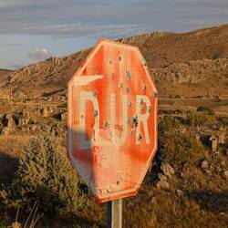 Straßenschilder sind gute Zielscheiben
