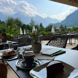 Erstmal nen Strudel und ne Sachertorte