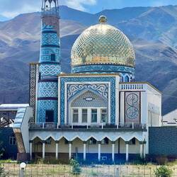 Moschea lungo la strada a Naryn