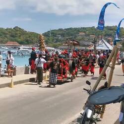 Heute ist hier auf Bali ein besonderes Fest 🤍🕊️