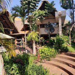 Art and crafts shop village