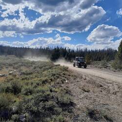 Die Piste muss hier mit vielen ATV geteilt werden