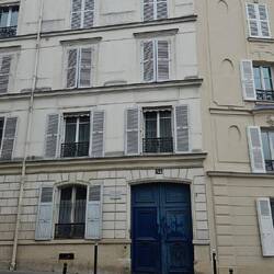 Vincent Van Gogh lived at this address on the 4th floor.
