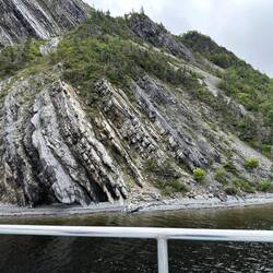 Rock that used to lie horizontally on the ocean floor