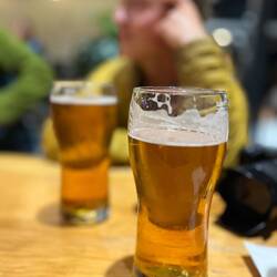 Wir trinken natürlich die Sorte "Thru Hiker Helles"