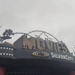 Da das Wetter sehr regnerisch war, sind wir ins Kino