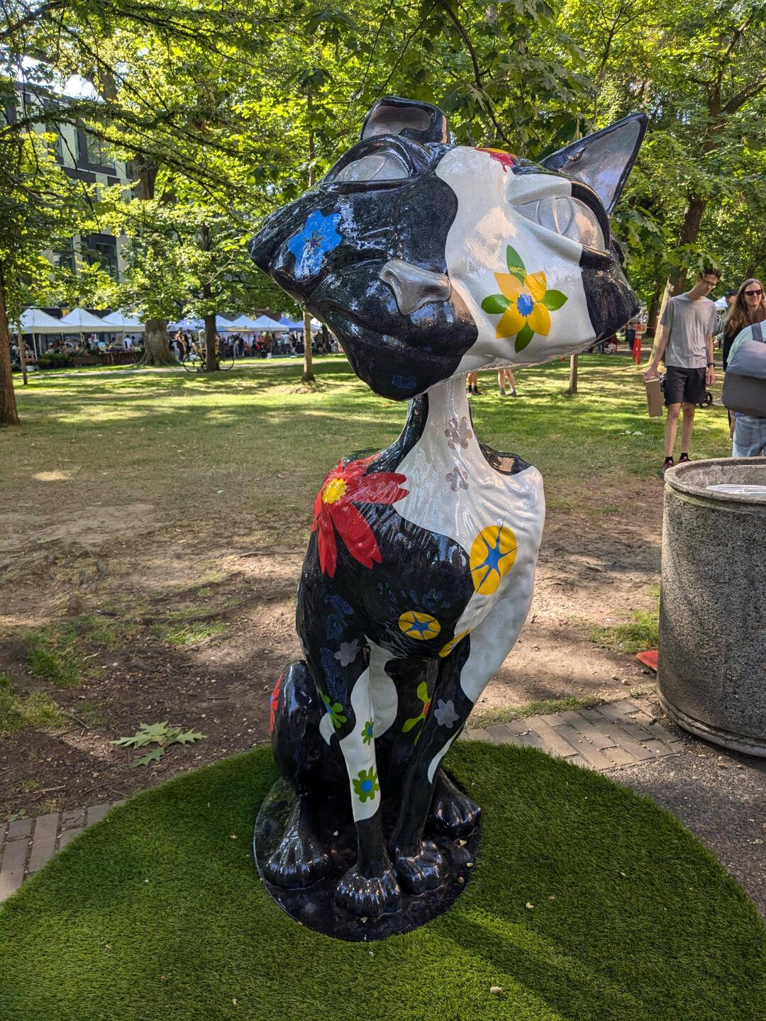 Portland is full of this arty cats, very nice!