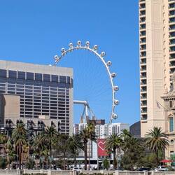 Mit 167m lange das höchste Riesenrad der Welt, jetzt von Riesenrad Ain Dubai überholt.