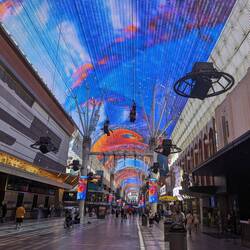 Fremont Street inkl. animierter Decke und Ziplines.