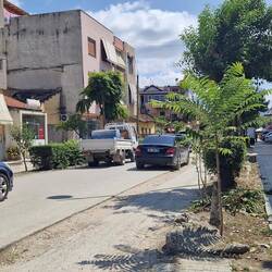 Solche "Lücken" in der Straße gibt es hier auch sehr oft 😅