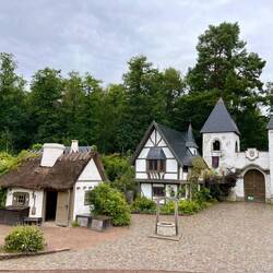 ..man kann die Welten dennoch durchgehen und bestaunen.