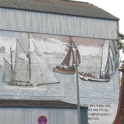 Die Fischertradition von Heiligenhafen als Wandbild verewigt 🖼