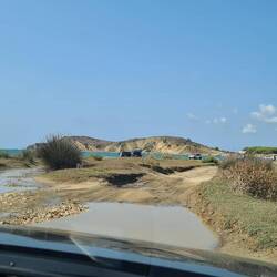 Schlaglöcher über Schlaglöcher. Nächstes Mal kaufen wir einen Allrad 🙈