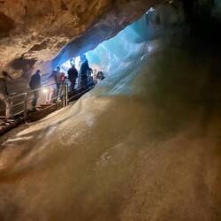 Innerhalb der Höhle geht es 700 Stufen hoch und auch wieder runter
