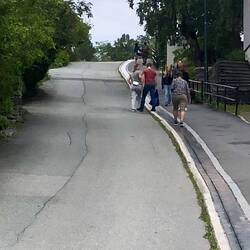 Der Fahrradfahrstuhl mit dem aggressiven Berg