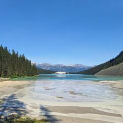 Ausläufer des Gletscher(wasser)s in den See