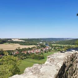 Mit einem kleinen Umweg über Burg Goseck hat man einen tollen Ausblick auf Naumburg