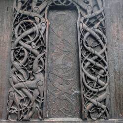 Diese Teile wurden hier wieder verwendet und stammen von früheren Kirchen an diesem Ort