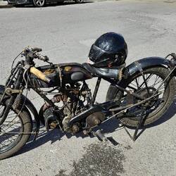 Bei diesem Motorrad hat man sicher keine elektronische Probleme und es wird nicht geklaut 😉