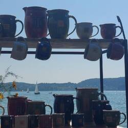 Viele schöne Sachen gibt es hier... ich finde eine Kaffeetasse für Seeham ☺️