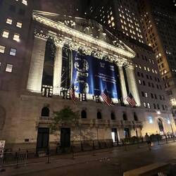 Die New Yorker Börse bei Nacht