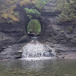 "Hole in the wall" close tonPort Alberni