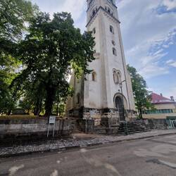 Kirchenneubau, da Öster.-Ung. clevererweise die Rückwidmung der Minarette zur Friedsich. untersagte.
