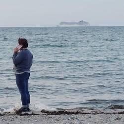 Doro mit Kreuzfahrtschiff