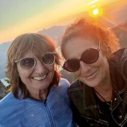 Friends, wine and a sunset🥰