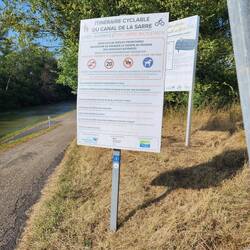 The Canal de la Sarre signage