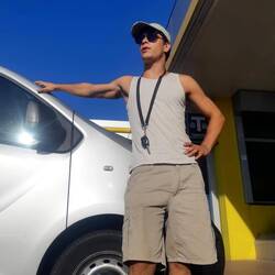 Léon et son beau camion