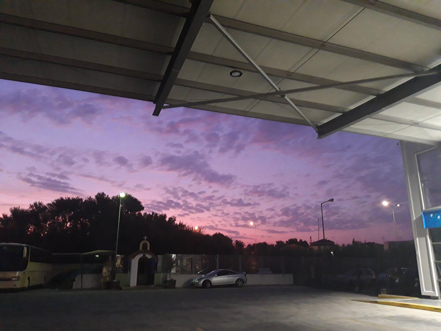 Sonnenaufgang am Busbahnhof
