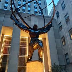 Atlas muss zur Strafe die Welt schultern