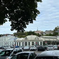 Bahnhof, sehr schick.