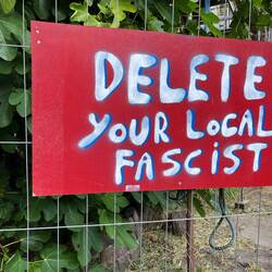 ..politische Botschaften und..