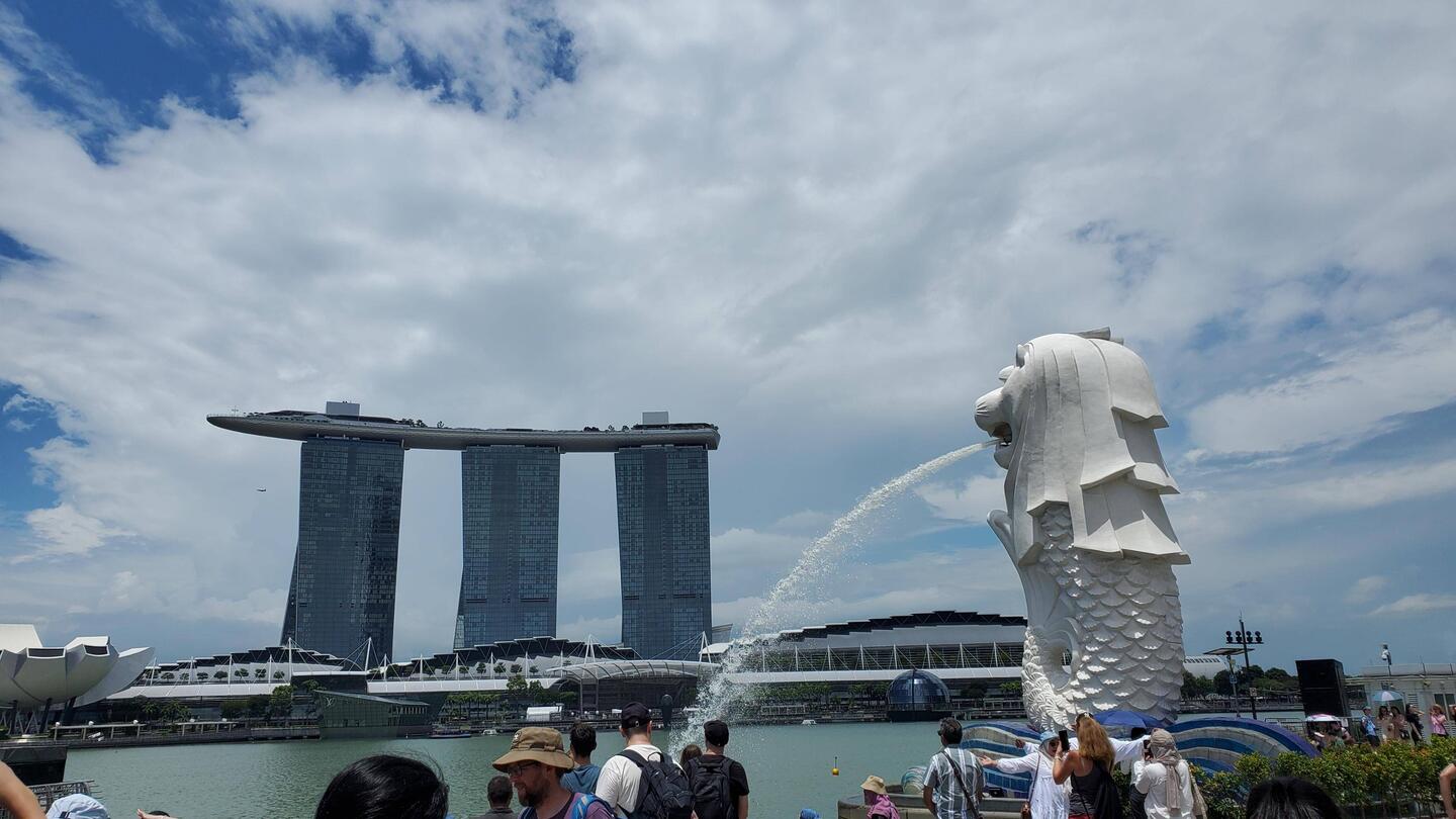 Merlion mit Marina Bay Sands im Hintergrund