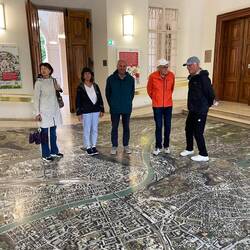 Orientierung über Salzburg im Schloss Mirabell
