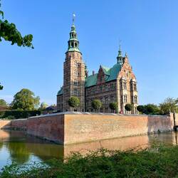 Nach dem Besuch des Schloss Rosenborgs genehmige ich..