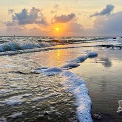 ..den Sonnenuntergang direkt am Strand genießen.