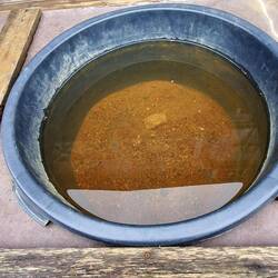 Ob sich da noch Goldkrümel finden lassen?