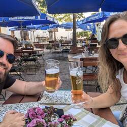 Angekommen in Vohburg, erstmal zum Biergarten 🍻