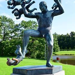Vigeland Sculpture Park - Attack of the Babies?