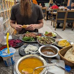 Wie sollen wir dieses reichhaltige Abendessen schaffen?