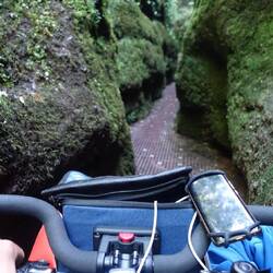 Die Drachenschlucht - ob das Fahrrad da durch passt?