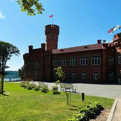 Raudonė Castle