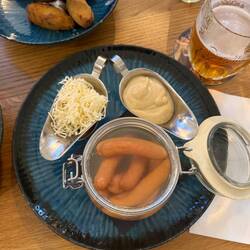 Sausages with shredded horseradish and mustard