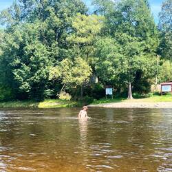Position de yoga qui s'appelle : les pieds mouillés